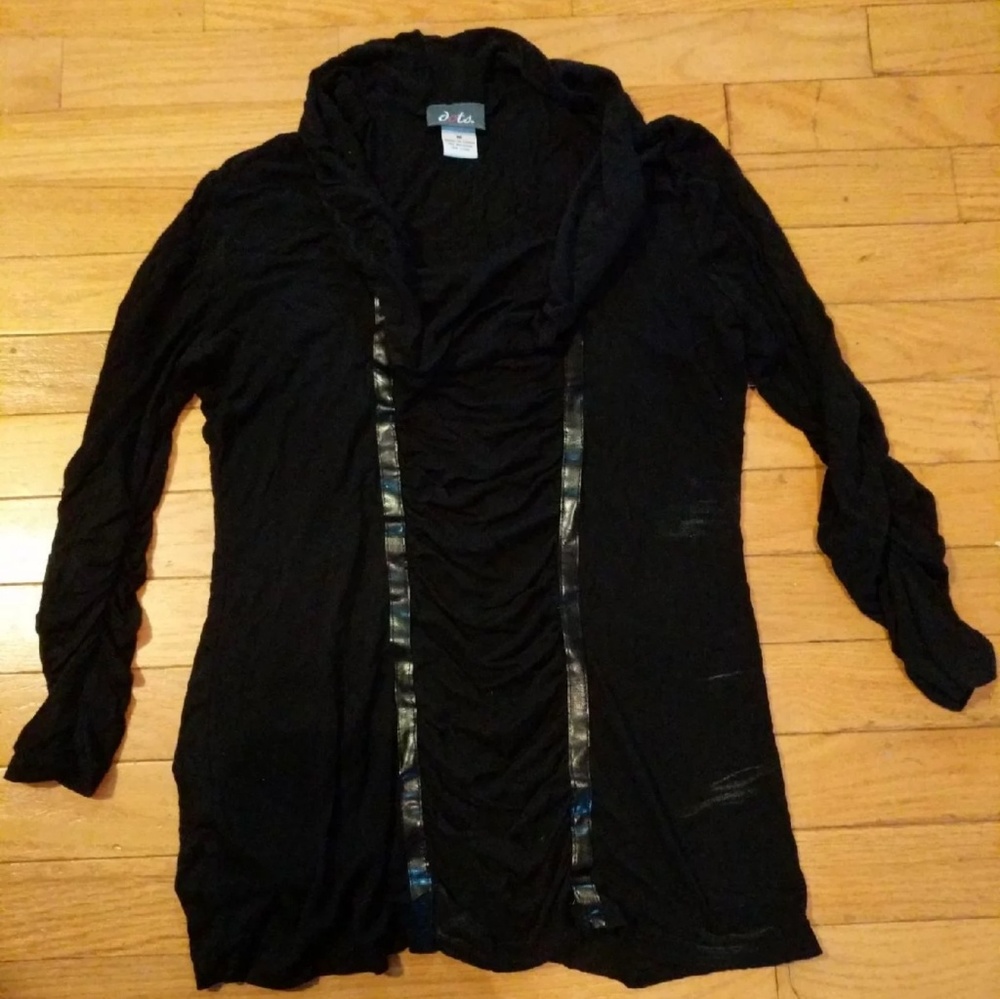 Black cowl lightweight top
